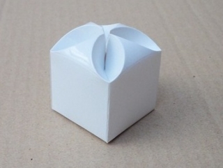 Krabička dárková 4x4x4 cm